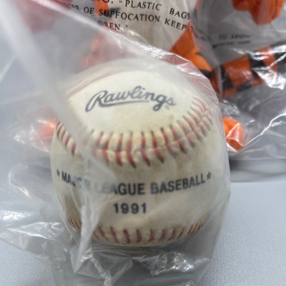 Rawlings Major League Baseball & Tony the Tiger, TM Kellogg Company - Picture 6 of 8